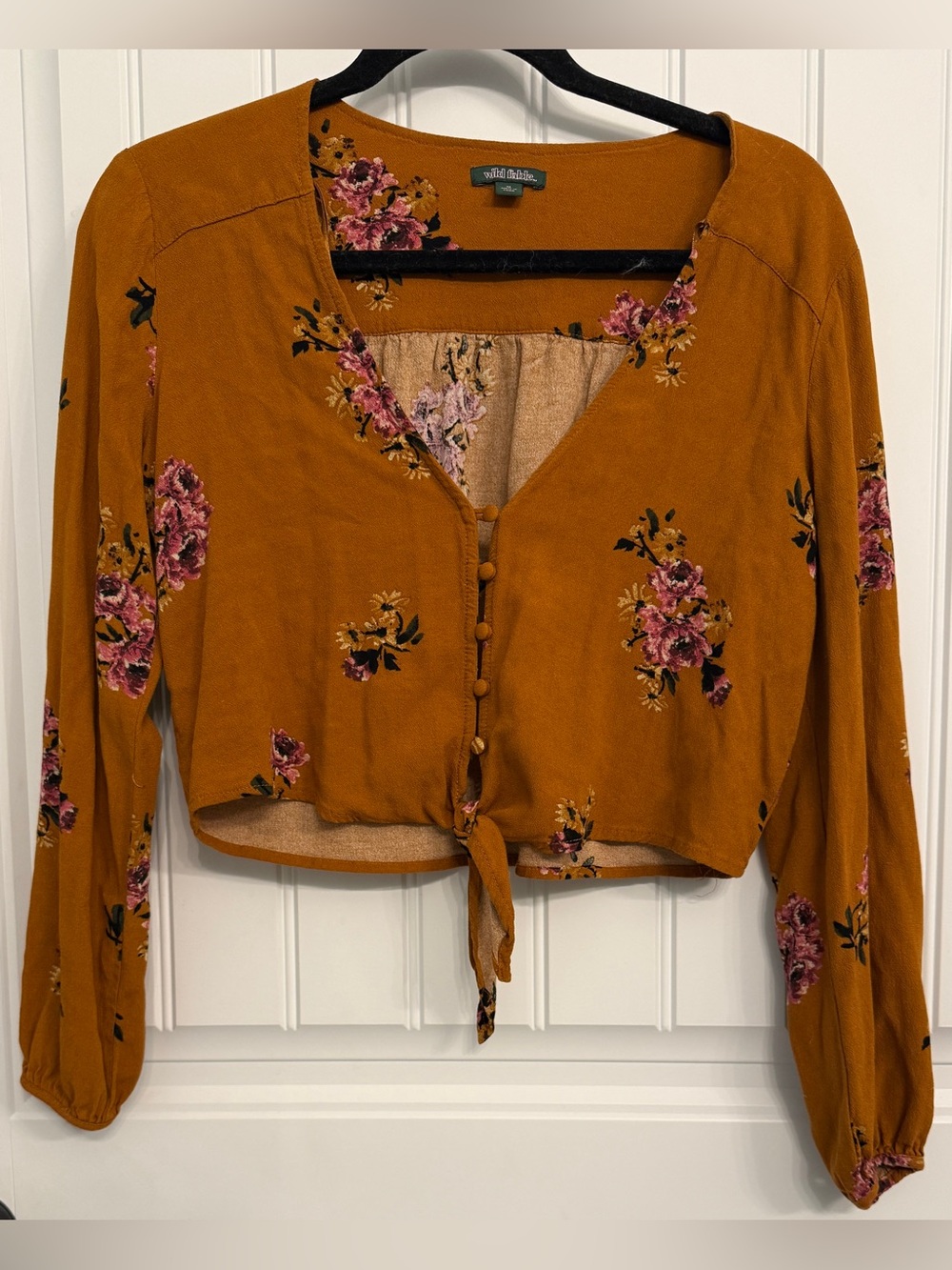 Wild Fable Floral Print Tie Front Blouse size med. Perfect for Fall. So cute!!